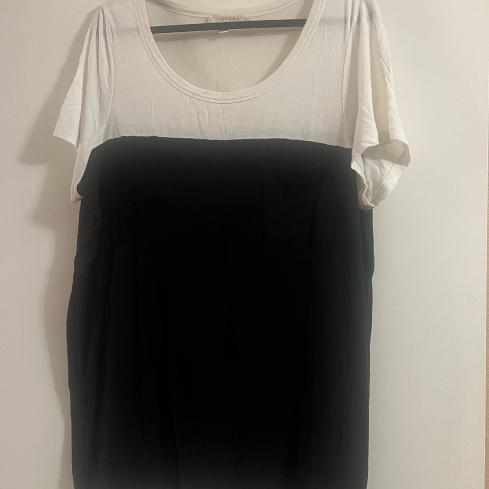 Kenar Black and White Short Sleeve Tee